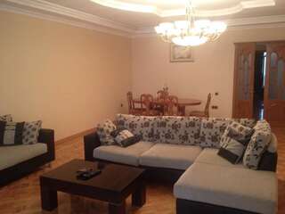 Апартаменты Puppet Theatre. Neftchilar Avenue. 2 bedrooms. Баку Апартаменты с 2 спальнями-1